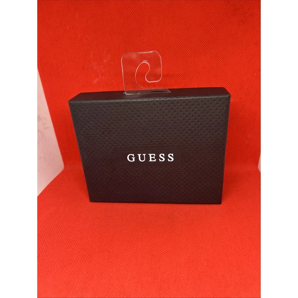 Guess Men's Front Pocket Wallet Magnetic Money Clip RFID Block Black/Red